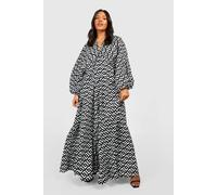 Boohoo Plus Geo Plunge Maxi Dress In Black black 24