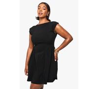 boohoo Women's Plus Bengaline Cap Sleeve Skater Dress in Black | Size: 26