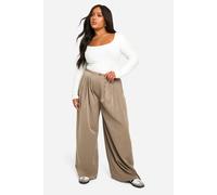 boohoo Women's Plus Extreme Wide Leg Pleated Trouser in Taupe | Size: 26