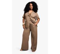 boohoo Women's Plus Tailored Woven Pleated Straight Leg Trousers in Taupe | Size: 16