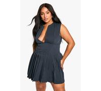 boohoo Women's Plus Woven Stripe Plunge Pleated Dress in Navy | Size: 22