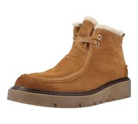 Botín de mujer, de la marca Carmela. Fabricado en un suave serraje. Super Calentito con pelo por dentro. Cierre mediante cremallera interna. Tirador trasero para facilitar la puesta. Plantilla