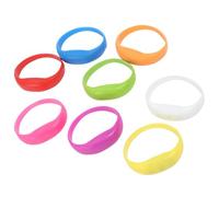 Bottone 8Pcs Light Up LED Bracelets Multicolored Flashing Wristbands for Christmas Party Music Concerts Running Outdoor Sports Light Up Bracelets for Parties