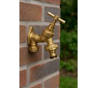 Brass Wall Mount For 22mm Copper Pipe With 3/4 Bsp Female Thread And Garden Bib Tap With Snap On Quick Connect Outlet