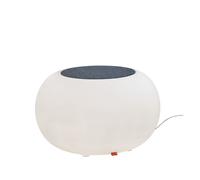 Bubble Indoor Beistelltisch & Sitzgelegenheit von Moree. Bei Bubbel handelt es sich um ein illuminiertes Kleinmöbel. Durch das Filz-Sitzkissen und die Glastischplatte , welche rutschfest aufgelegt werden, kann Bubble wahlweiße als Sitzgelegenheit oder stylischer Beistelltisch verwendet werden. Bei der Multicolour LED-Varianten stehen außerdem Intervall-Farbwechselprogramm oder die dauerhafte Beleuchtung in einer Farbe zur Wahl. Sie leuchten in allen Lichtfarben inklusive weiß und verfügen über eine Fernbedienung . Material und Form Bubble besteht aus weißem, seidenmatten und UV resistenten Polyethylen . Es hat einen Durchmesser von 68 cm und ist 41 cm hoch. Die Tischplatte hat einen Durchmesser von 40 cm . Das alternative Sitzkissen aus Filz hat ebenfalls einen Durchmesser von 40 cm und kann in den Farben Orange, Rot, Violet, Mai Grün und Anthrazit bestellt werden. Geliefert wird Bubble entweder mit einer Tischlatte oder einem Sitzkissen. Beides kann einzeln nachgekauft werden. Technische Details Kabel ca. 3 m klar, IP 20 für den Innenbereich. Leuchtmittel BUBBLE Indoor : LED-Leuchtmittel E27, 5.5W, 500 Lm, Warmweiß (3000 K) Energieeffizienzklasse F BUBBLE Indoor LED : 9W RGBW LED-Lampe mit Fernbedienung, Energieeffizienzklasse F