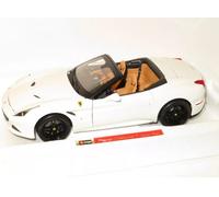 BURAGO 1:18 AUTO DIE CAST FERRARI CALIFORNIA T OPEN TOP BIANCA ART 18-16904