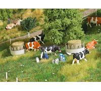 Busch 1388 Forage racks with round bales