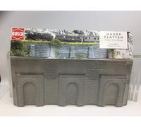 Busch 7032 HO/OO Gauge 2 Walls with Supports (Dark Grey Stone)