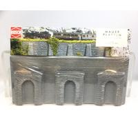 Busch 7032 HO/OO Gauge 2 Walls with Supports (Dark Grey Stone)