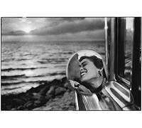 California Kiss by Erwitt Poster Wall Art Vintage Style Home Decor Print (30x40 cm)
