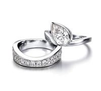 CannyCat 2.5ct Crushed Ice Cut Pear Moissanite Bezel Curved Ring with Protection Wrap Amplifier for Lab Engagement Ring Platinum Plated Silver K Eternity Wedding Ring Bridal, Lab Made Moissanite