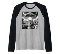 Cat Selfie with Aliens UFO Funny Cats Alien Abduction Raglan Baseball Tee