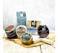 Caws Cenarth Cheese Treat Box | 4 artisan cheeses, crackers and a jar of chutney | 800g of cheese