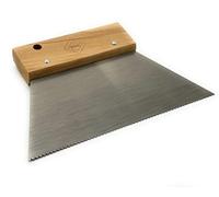 CCA - A2 Hand Adhesive Fan Spreader with Wooden Handle. for Spreading Pressure Sensitive Adhesive Beads evenly, Fitting LVT Flooring for The Perfect fit. 18cm, V Notch