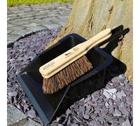 CHARLES BENTLEY Dustpan and Brush, Charnwood, Dustpan & Bassine Hand Brush Set, for Garden & Outdoor, Maintenance, Premium Brushware, Green, FSC Certified Wood, Stiff Bristle, Grip Handle (43x31x10cm)