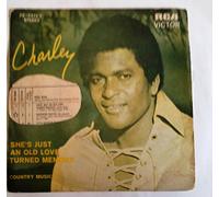 Charley Pride - She's Just An Old Love Turned Memory / Country Music [Vinyl Single 7'']