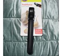 Chef'n Black Garlic Press Black