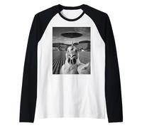 Chicken Selfie with Alien UFO Funny Chicken Gifts for Men Raglan Baseball Tee