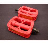 CHILDREN'S CYCLE BIKE PEDALS RED 9/16" THREE PIECE CRANK MTB ATB 14-20" NOS