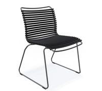 Formschönheit: Click Dining Chair von Houe Der Outdoorstuhl macht so richtig schön die Biege - und das ist gut so, denn dadurch wird das Sitzen zu einem äußerst angenehmen Erlebnis. Die Houe Stühle sind dabei so schlicht gestaltet, dass diese nie überladen wirken, sondern wunderbar luftig leicht. Wir bieten die Click Stühle in verschiedenen Farben an, auf Wunsch auch mehrfarbig. Die Grün-und-Blau-Komposition wirkt schön frisch - genau das Richtige für den Pool. Gut zu wissen: Sie können den Click Dining Chair auch mit Armlehnen online bestellen. Was Sie ebenfalls bestellen können: die Click Liege beziehungsweise den Click Schaukelstuhl. Material und Format Wie alle Outdoorstühle aus der Click Kollektion wird auch dieser Designstuhl aus verschiedenen Materialien hergestellt. Da wäre zum einen das Metallgestell und zum anderen die Lamellen aus hochwertigem Kunststoff. Sie erhalten den Houe Stuhl zerlegt, das Montagematerial ist inklusive. Es hat Click gemacht: Houe Houe stammt aus Dänemark - und genauso sieht der Click Stuhl auch aus: minimalistisch, zeitlos und mit dem gewissen Etwas versehen. Da verwundert es nur wenig, dass Houe 2016 mit dem German Design Award belohnt wurde. Houe wurde 2007 gegründet und hat mit der Click Kollektion bereits viele Menschen beglückt. Für den großen Erfolg ist das skandinavische Design und die tolle Qualität verantwortlich.