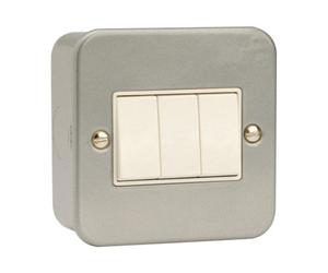 Click Scolmore Essentials Metal Clad 3 Gang 2 Way 10A Switch Cl013 - Durable Electrophoretic Coated Modular Design