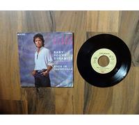 Cliff Richard - Baby you're dynamite (1983) / Vinyl single [Vinyl-Single 7'']