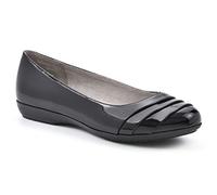 CLIFFS BY WHITE MOUNTAIN Women's Clara Ballet Flat, Black/Patent, 5 UK