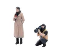 Colcolo Miniature Scene Display 1 64 Scale Figures Set Model Kit Diorama Pair Resin Pieces For Realistic Media Interview Broadcast Scene Suitable for tabletop photography storytelling collections