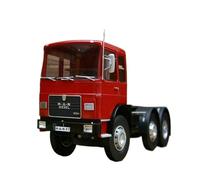 Collectible Race Car Model 1:18 For Man F7 16.304 Heavy Duty Truck Tractor Towing Car Model Head Indoor Game Toys Bedroom Decoration(Red)