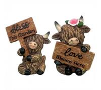 Comforso 2PCS Charming Highland Cow Ornaments Holding Welcome Sign, Waterproof Sturdy Resin, Cute Garden Ornaments & Highland Cow Gifts for Indoor Outdoor Farmhouse Patio Entryway Decor