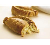 Cornish Hampers & Gifts 8x Traditional Giant XL (540g) Gourmet Cornish Cheese & Onion Pasties Gift Hamper Set - Elegant Packaging.