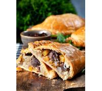 Cornish Hampers & Gifts 8x Traditional Giant XL (540g) Gourmet Cornish Steak Pasties Gift Hamper Set - Elegant Packaging.