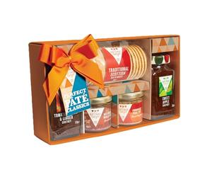 Cottage Delight Pate Hamper, Perfect Pate Classics, Tomato Garlic & Ginger Chutney 310g, Farmhouse Pork Pate 90g, Wild Boar & Merlot Pate 90g, Sweet Apple Chutney 325g with Scottish Oakcakes