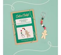 COTTON TWIST Wooden Gingerbread Keyring Making Kit, Plastic Free | Includes metal-ended elastic for easy threading, spherical beads, and a simple catch link; suited for party bag fillers.