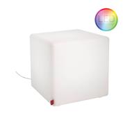 Egal ob Sie ihn als Beistelltisch oder Hocker verwenden der CUBE Indoor von Moree strahlt nicht nur durch stilvolles Design in jeder Situation. Bei CUBE handelt es sich um ein illuminiertes Kleinmöbel . Durch das Filz-Sitzkissen und die Glastischplatte , welche rutschfest aufgelegt werden, kann CUBE wahlweiße als Sitzgelegenheit oder stylischer Beistelltisch verwendet werden. Bei den LED-Varianten stehen außerdem ein Intervall-Farbwechselprogramm oder die dauerhafte Beleuchtung in einer Farbe zur Wahl. Sie leuchten in allen Lichtfarben inklusive weiß und verfügen über eine Fernbedienung . Material und Form CUBE besteht aus weißem, seidenmatten und UV resistenten Polyethylen . Es misst B 44 x T 44 x H 45 cm . Das Sitzkissen und Tischplatte messen je B 40 x T 40 cm . Das Kissen besteht aus Filz und ist in den Farben Orange, Rot, Violet, Mai Grün und Anthrazit verfügbar. Die Tischplatte ist aus klarem Glas gefertigt. Geliefert wird CUBE entweder mit einer Tischlatte oder einem Sitzkissen . Beides kann einzeln nachgekauft werden. Technische Details CUBE ist mit normalem Leuchtmittel oder energiesparenden Multicolor LED erhältlich. Kabel: ca. 3 m, klar, IP20 für den Innenbereich Leuchtmittel CUBE Outdoor: 1 x max. 40 W E27, Energieeffizienzklasse F CUBE Outdoor LED: 9W RGBW LED-Lampe mit Fernbedienung, Energieeffizienzklasse F
