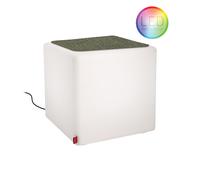 Egal ob Sie ihn als Beistelltisch oder Hocker verwenden der CUBE Outdoor von Moree strahlt nicht nur durch stilvolles Design in jeder Situation. Bei CUBE handelt es sich um ein illuminiertes Kleinmöbel . Durch das Filz-Sitzkissen und die Glastischplatte , welche rutschfest aufgelegt werden, kann CUBE wahlweiße als Sitzgelegenheit oder stylischer Beistelltisch verwendet werden. Bei den LED-Varianten stehen außerdem ein Intervall-Farbwechselprogramm oder die dauerhafte Beleuchtung in einer Farbe zur Wahl. Sie leuchten in allen Lichtfarben inklusive weiß und verfügen über eine Fernbedienung . Material und Form CUBE besteht aus weißem, seidenmatten und UV resistenten Polyethylen . Es misst B 44 x T 44 x H 45 cm . Das Sitzkissen und Tischplatte messen je B 40 x T 40 cm . Das Kissen besteht aus Filz und ist in den Farben Orange, Rot, Violet, Mai Grün und Anthrazit verfügbar. Die Tischplatte ist aus klarem Glas gefertigt. Geliefert wird CUBE entweder mit einer Tischlatte oder einem Sitzkissen . Beides kann einzeln nachgekauft werden. Technische Details CUBE ist mit normalem Leuchtmittel oder energiesparenden Multicolor LED erhältlich. Die Akkuvariante hat eine Betriebsdauer von ca. 15 Stunden (Farbwechselprogram) , bzw. 12 Stunden (weiß) . Die Ladezeit beträgt 13 Stunden . Das Laden erfolgt über Induktionsladung, IP 54 für den Außenbereich . Kabel: ca. 5 m, schwarz, IP44 für den Außenbereich Leuchtmittel CUBE Outdoor: 1 x max. 40 W E27, Energieeffizienzklasse F CUBE Outdoor LED: 9W RGBW LED-Lampe mit Fernbedienung, Energieeffizienzklasse F CUBE Outdoor Accu LED: Multicolour RGB LEDs/ 170 lm/max. 2 W, Energieeffizienzklasse F