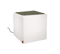 Egal ob Sie ihn als Beistelltisch oder Hocker verwenden der CUBE Outdoor von Moree strahlt nicht nur durch stilvolles Design in jeder Situation. Bei CUBE handelt es sich um ein illuminiertes Kleinmöbel . Durch das Filz-Sitzkissen und die Glastischplatte , welche rutschfest aufgelegt werden, kann CUBE wahlweiße als Sitzgelegenheit oder stylischer Beistelltisch verwendet werden. Bei den LED-Varianten stehen außerdem ein Intervall-Farbwechselprogramm oder die dauerhafte Beleuchtung in einer Farbe zur Wahl. Sie leuchten in allen Lichtfarben inklusive weiß und verfügen über eine Fernbedienung . Material und Form CUBE besteht aus weißem, seidenmatten und UV resistenten Polyethylen . Es misst B 44 x T 44 x H 45 cm . Das Sitzkissen und Tischplatte messen je B 40 x T 40 cm . Das Kissen besteht aus Filz und ist in den Farben Orange, Rot, Violet, Mai Grün und Anthrazit verfügbar. Die Tischplatte ist aus klarem Glas gefertigt. Geliefert wird CUBE entweder mit einer Tischlatte oder einem Sitzkissen . Beides kann einzeln nachgekauft werden. Technische Details CUBE ist mit normalem Leuchtmittel oder energiesparenden Multicolor LED erhältlich. Die Akkuvariante hat eine Betriebsdauer von ca. 15 Stunden (Farbwechselprogram) , bzw. 12 Stunden (weiß) . Die Ladezeit beträgt 13 Stunden . Das Laden erfolgt über Induktionsladung, IP 54 für den Außenbereich . Kabel: ca. 5 m, schwarz, IP44 für den Außenbereich Leuchtmittel CUBE Outdoor: 1 x max. 40 W E27, Energieeffizienzklasse F CUBE Outdoor LED: 9W RGBW LED-Lampe mit Fernbedienung, Energieeffizienzklasse F CUBE Outdoor Accu LED: Multicolour RGB LEDs/ 170 lm/max. 2 W, Energieeffizienzklasse F