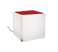 Egal ob Sie ihn als Beistelltisch oder Hocker verwenden der CUBE Outdoor von Moree strahlt nicht nur durch stilvolles Design in jeder Situation. Bei CUBE handelt es sich um ein illuminiertes Kleinmöbel . Durch das Filz-Sitzkissen und die Glastischplatte , welche rutschfest aufgelegt werden, kann CUBE wahlweiße als Sitzgelegenheit oder stylischer Beistelltisch verwendet werden. Bei den LED-Varianten stehen außerdem ein Intervall-Farbwechselprogramm oder die dauerhafte Beleuchtung in einer Farbe zur Wahl. Sie leuchten in allen Lichtfarben inklusive weiß und verfügen über eine Fernbedienung . Material und Form CUBE besteht aus weißem, seidenmatten und UV resistenten Polyethylen . Es misst B 44 x T 44 x H 45 cm . Das Sitzkissen und Tischplatte messen je B 40 x T 40 cm . Das Kissen besteht aus Filz und ist in den Farben Orange, Rot, Violet, Mai Grün und Anthrazit verfügbar. Die Tischplatte ist aus klarem Glas gefertigt. Geliefert wird CUBE entweder mit einer Tischlatte oder einem Sitzkissen . Beides kann einzeln nachgekauft werden. Technische Details CUBE ist mit normalem Leuchtmittel oder energiesparenden Multicolor LED erhältlich. Die Akkuvariante hat eine Betriebsdauer von ca. 15 Stunden (Farbwechselprogram) , bzw. 12 Stunden (weiß) . Die Ladezeit beträgt 13 Stunden . Das Laden erfolgt über Induktionsladung, IP 54 für den Außenbereich . Kabel: ca. 5 m, schwarz, IP44 für den Außenbereich Leuchtmittel CUBE Outdoor: 1 x max. 40 W E27, Energieeffizienzklasse F CUBE Outdoor LED: 9W RGBW LED-Lampe mit Fernbedienung, Energieeffizienzklasse F CUBE Outdoor Accu LED: Multicolour RGB LEDs/ 170 lm/max. 2 W, Energieeffizienzklasse F