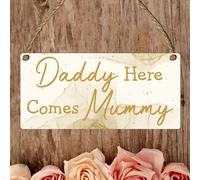Daddy Here Comes Mummy Wedding Sign - Rustic Hanging Plaque for Wedding Aisle Decoration - Handmade 19cm x 9cm MDF Wooden Sign - Bridesmaid Entrance Accessory with Twine (Gold Marble)