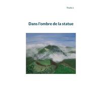 Dans l'ombre de la statue