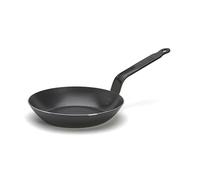 De Buyer Blue Carbon Fry Pan - 200mm 8" | Flat-bottomed profile ensures maximum stove stability, while the helper handle provides comfortable control when tossing.