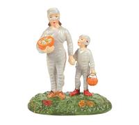Department 56 Snow Village Halloween Accessories Mommy Treats Figurine, 4.53 Inch, Multicolor