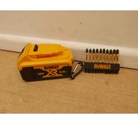 DeWALT DCB184 cordless tool battery / charger