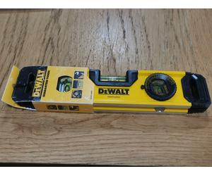 Dewalt DWHT43003 9 in Magnetic Torpedo Level