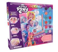 DIAMOND DOTZ DTZ10.009 My Little Pony Original 5D Diamond Painting Dotzies Set 6 Motifs: 2 Pictures 15 x 15 cm, 2 Bracelets, 2 Stickers/Stickers, DIY Diamond Complete Set for Children from 6 Years,