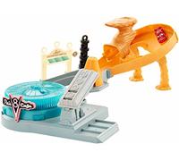 Disney and Pixar Cars Mini Racers Radiator Springs Spin Out Playset with Pitty and Exclusive Lightning McQueen Vehicle, Interactive Water Play Toy for Kids Age 4 Years and Older