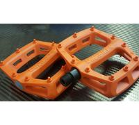 DMR V6 Flat Pedals - Orange