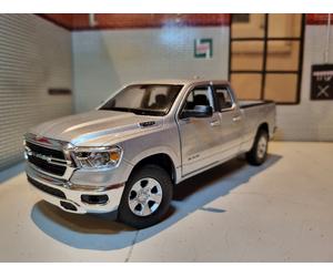 Dodge RAM Hemi Cab 2019 Truck 5.7 Quad 1500 Diecast 1:24 Scale Model 1:27 Car