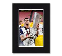 Dominic Solanke Tottenham Hotspur 2025 Europa League Final Signed 8x6 Inch Mounted Photo Print With A Pre Printed Signature That Would Make A Great Gift For Any Fan And Is Ready To Be Framed.