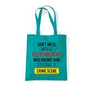 Don't mess with a woman who knows how to stage a crime scene (style two) true crime fan statement tote shopping bag - Emerald